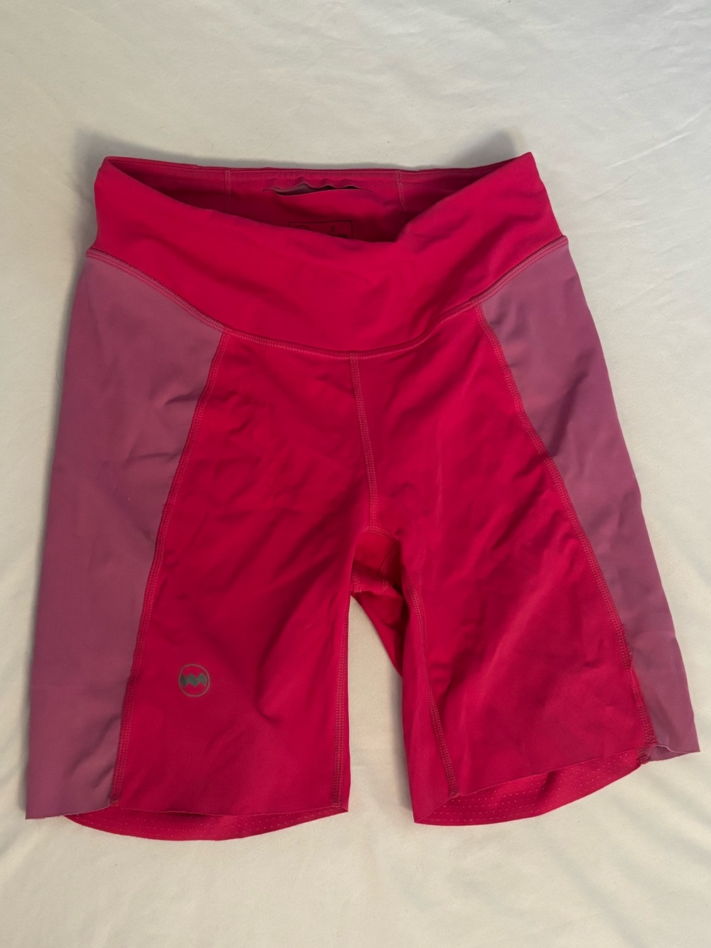 Janji 7” Pace Short - has some small stains
